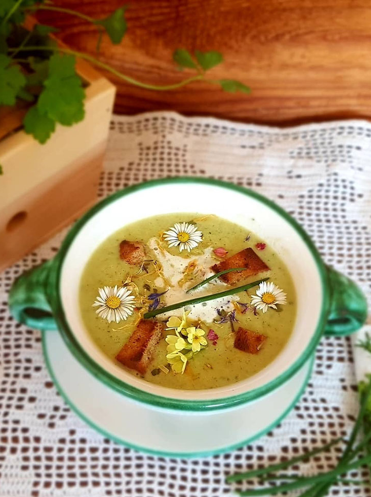 Cremesuppe mit Kräutern
