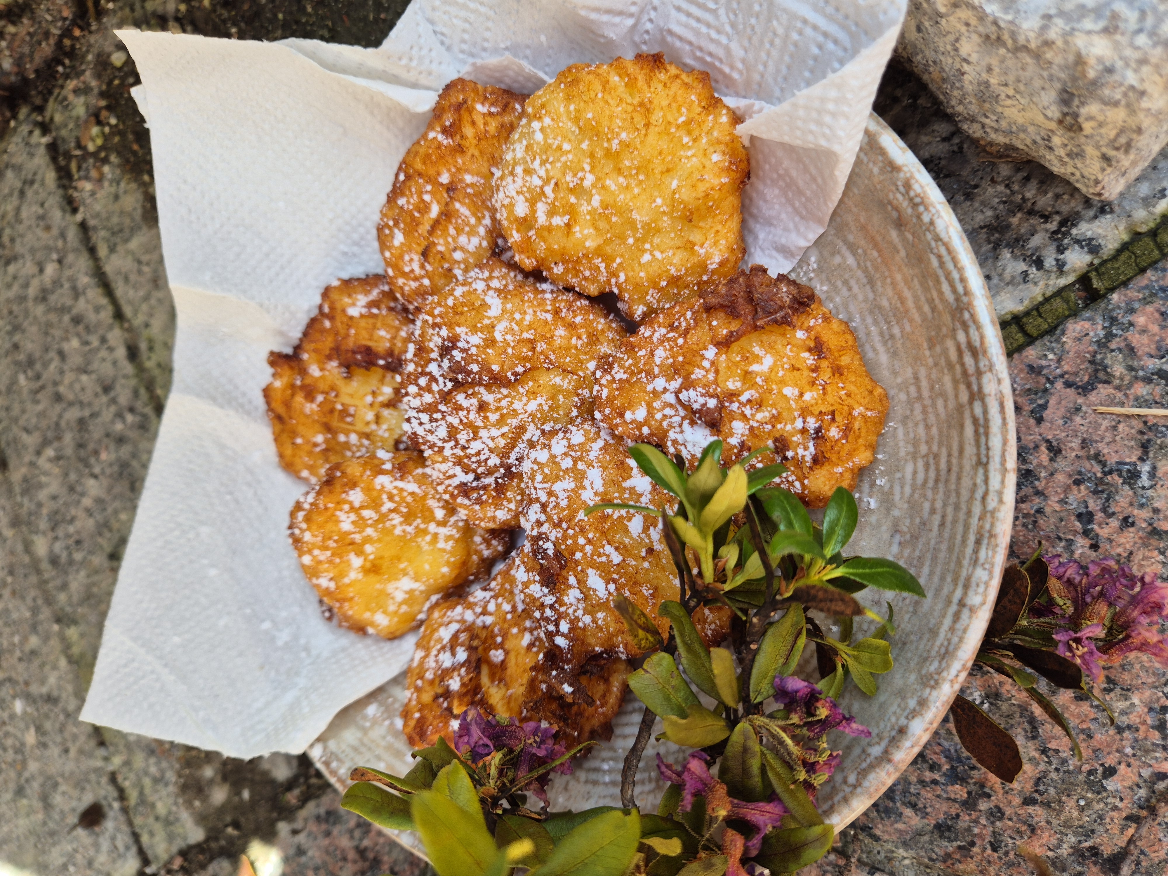 Wanderjause mit Äpfel