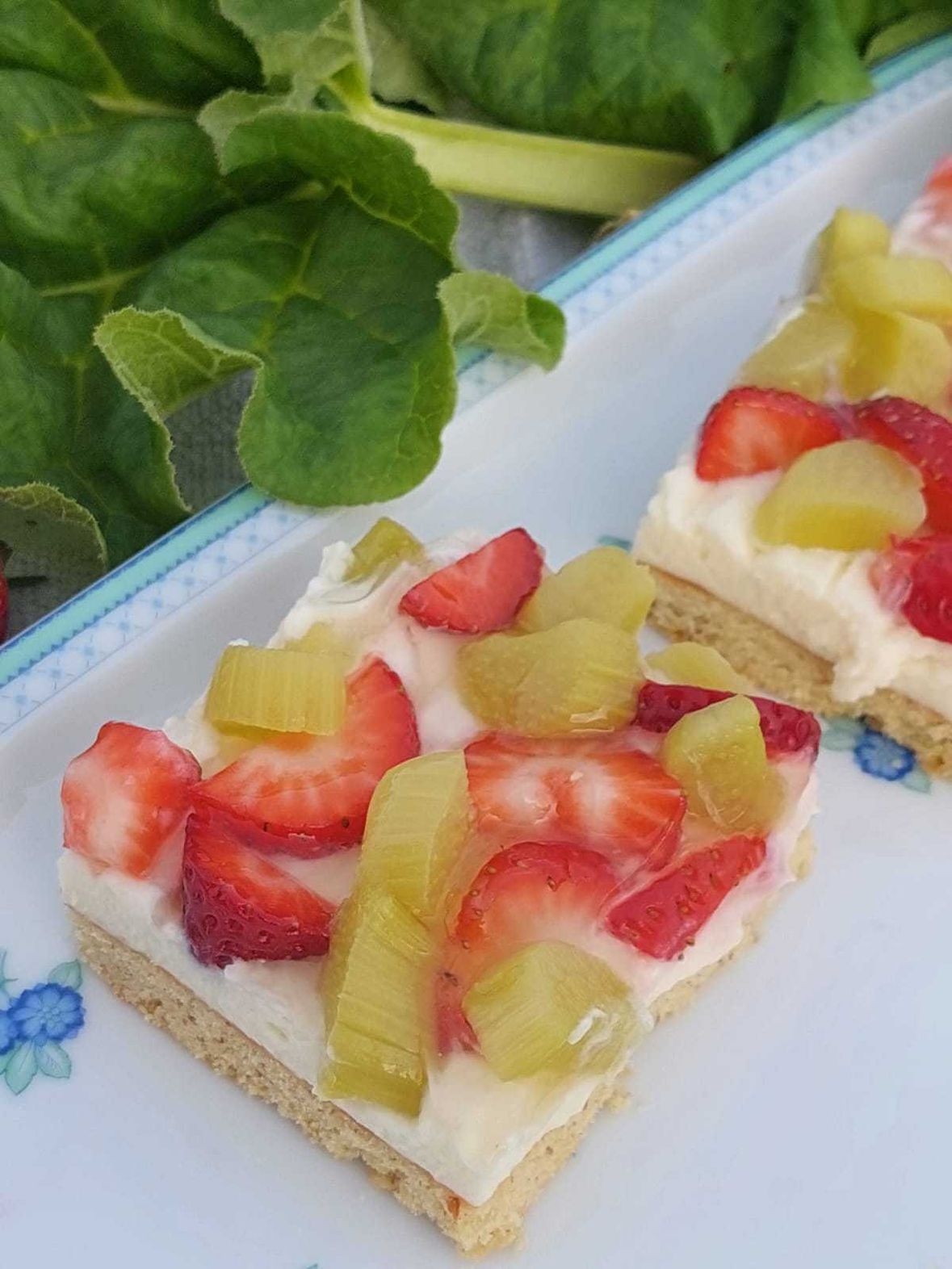 Mit Obst belegter Kuchen
