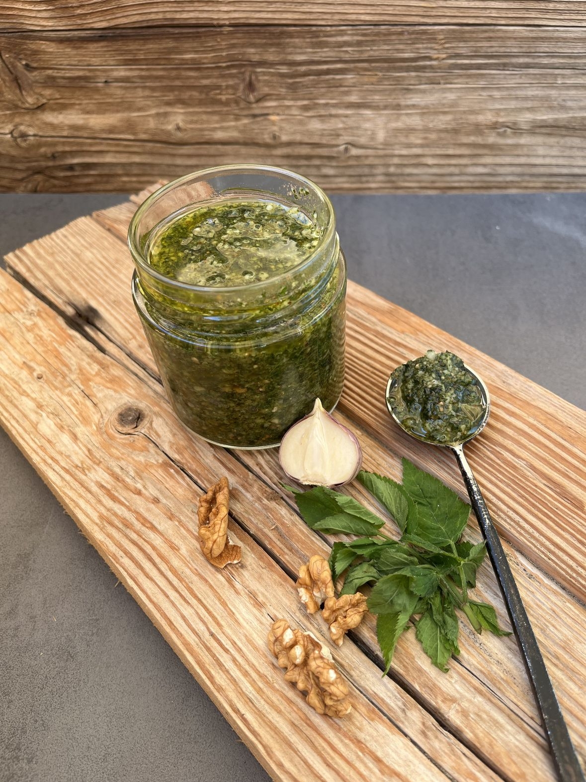 Grünes Pesto