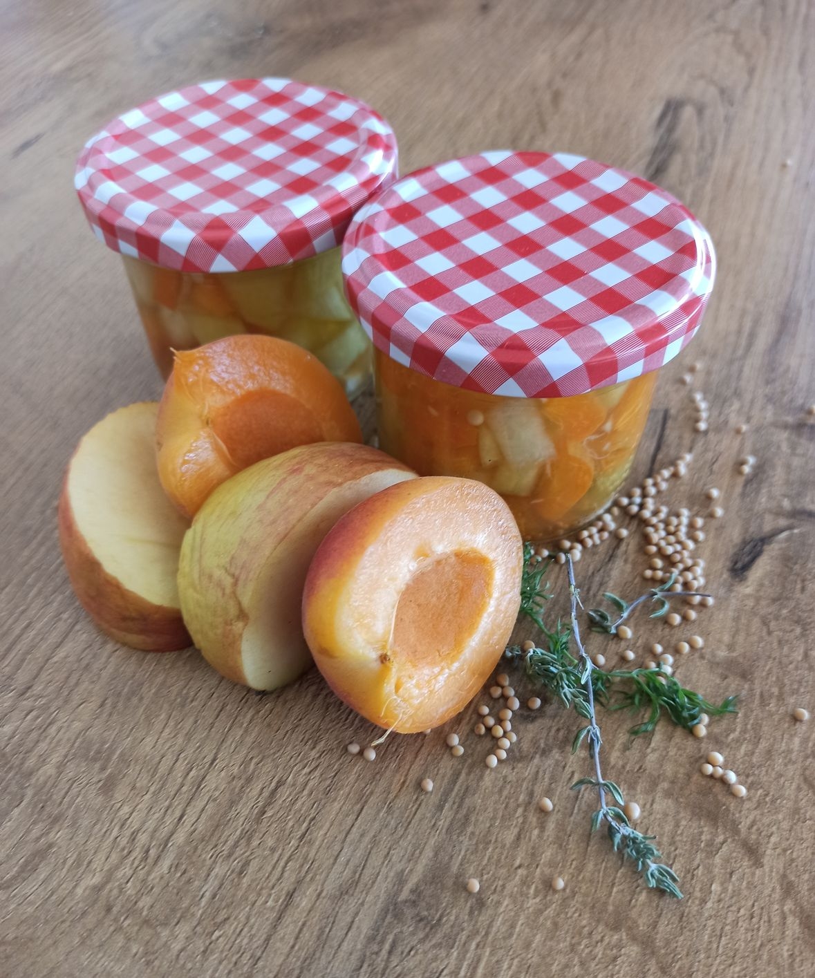Chutney mit Marillen und Äpfel