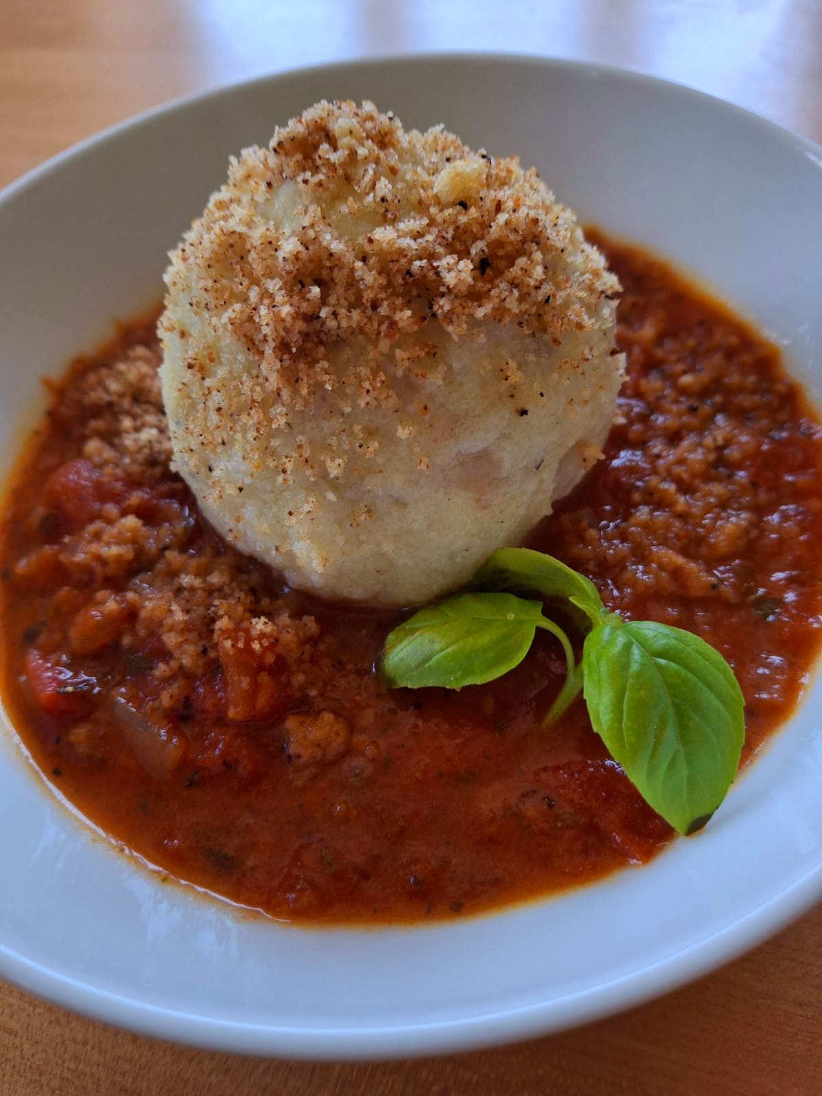 Knödel mit Tomaten