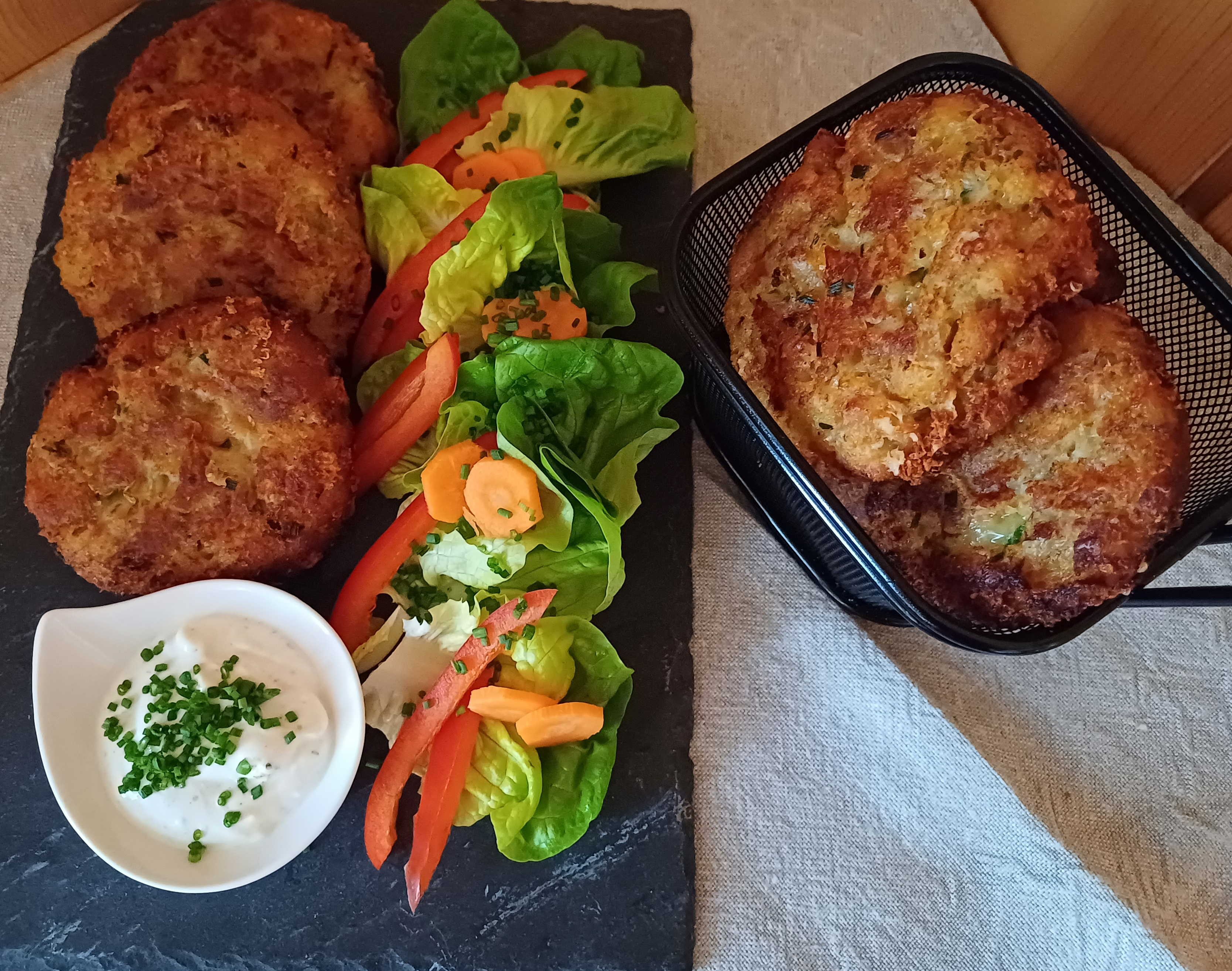 Kaspressknödel mit Salat