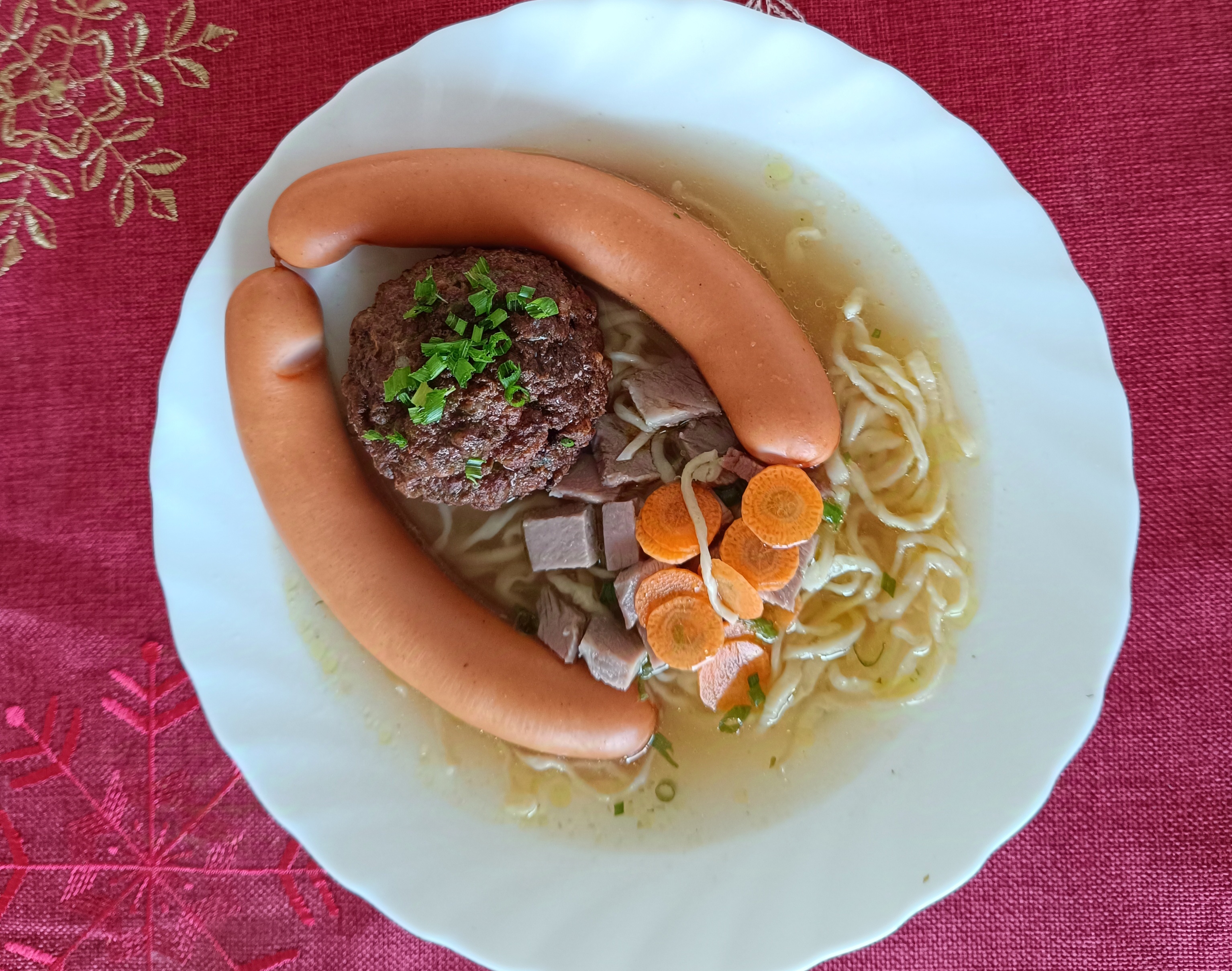 Würstlsuppe
